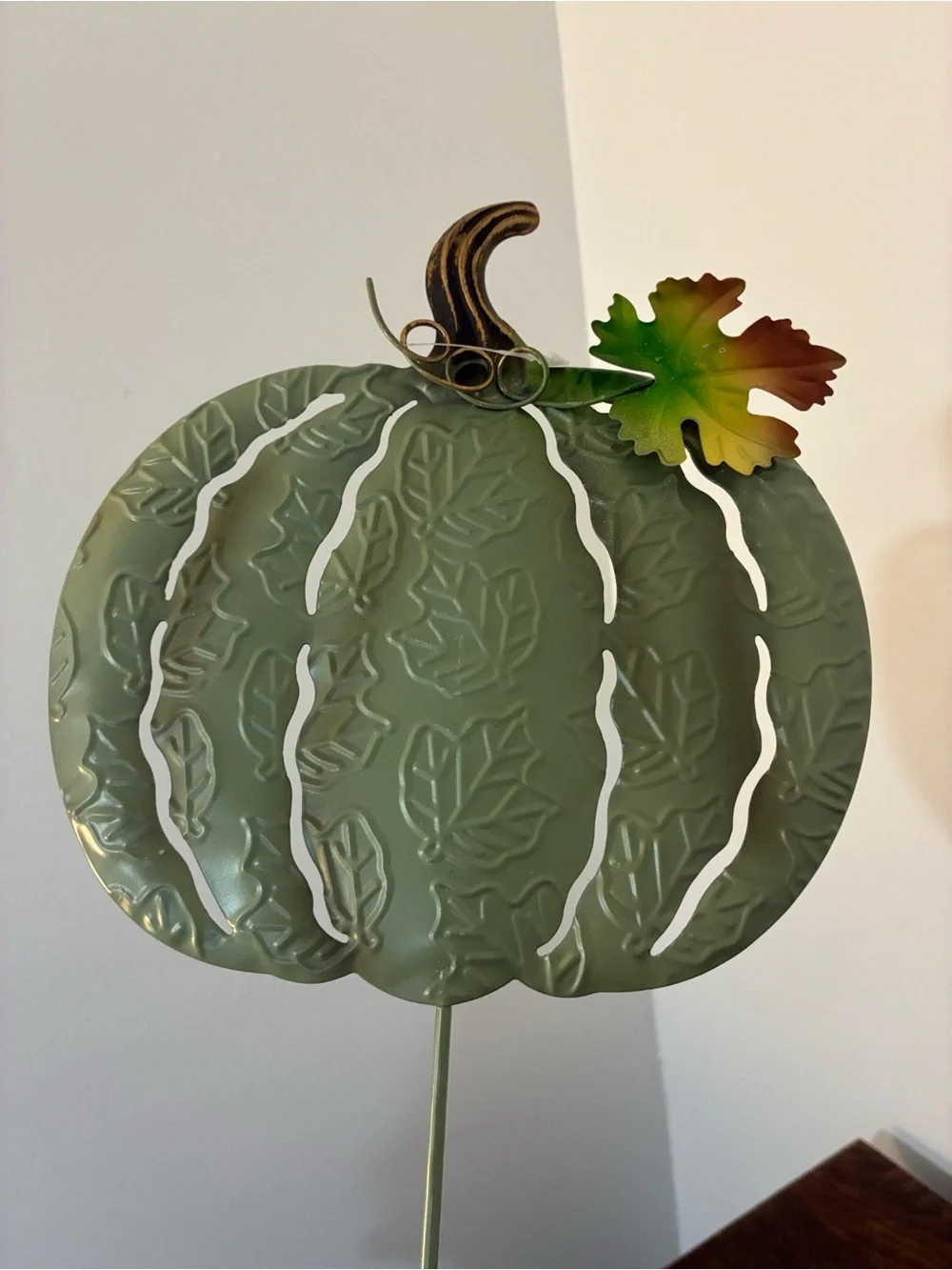 NWT- Set of 6- Embossed Leaf Design- Metal Pumpkin Yard Stakes